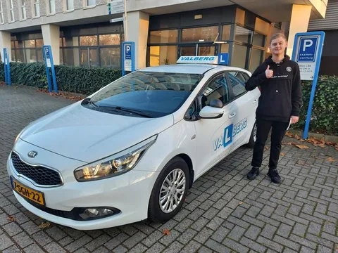 Nieuwe bestuurder na het behalen van het rijbewijs bij Valberg