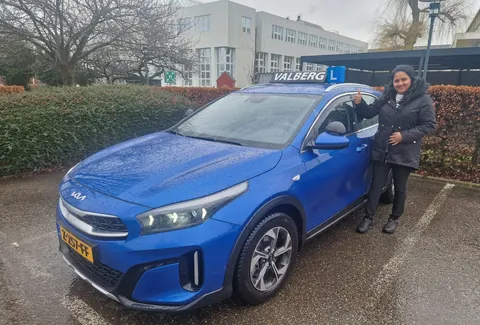 Geslaagde leerling na examen bij CBR Maastricht
