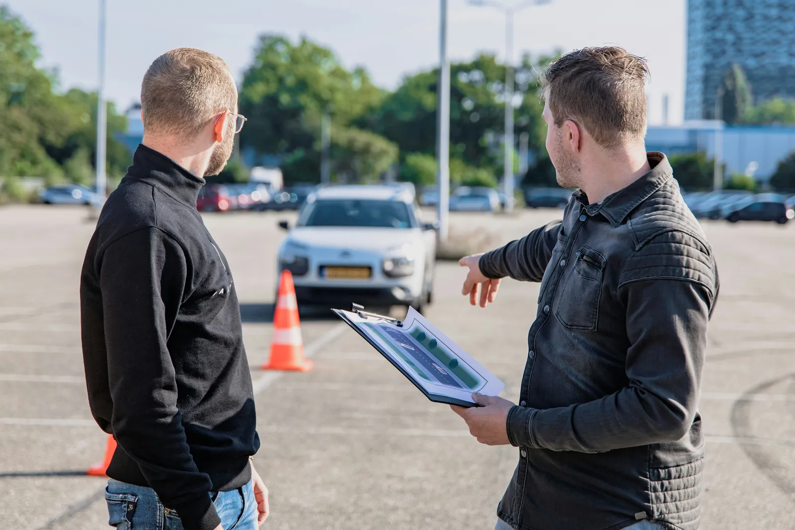 Praktijkles autorijden bij Autorijschool Valberg in de lesauto